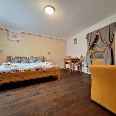 V Suchu Πανσιόν 3*